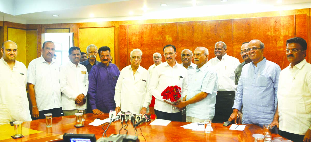 ಕೆಎಲ್ಇ ಅಧ್ಯಕ್ಷರಾಗಿ ಕೌಜಲಗಿ, ಕಾಯರ್ಾಧ್ಯಕ್ಷರಾಗಿ ಕೋರೆ ಅವಿರೋಧ ಆಯ್ಕೆ